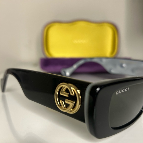 Gucci 52mm Slim Rectangular Sunglasses in Black with Pearl Interior- GG0516S 001 - Picture 1 of 10